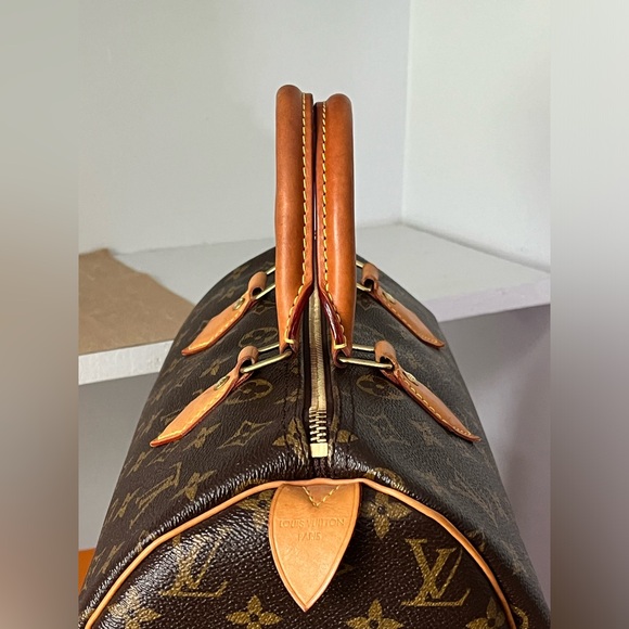 Authentic Louis Vuitton Speedy 30 Monogram - Timeless & Iconic - Picture 13 of 16